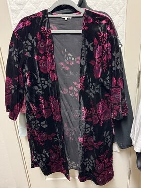 Velvet Floral Open-Front Kimono Jacket - Black & Magenta